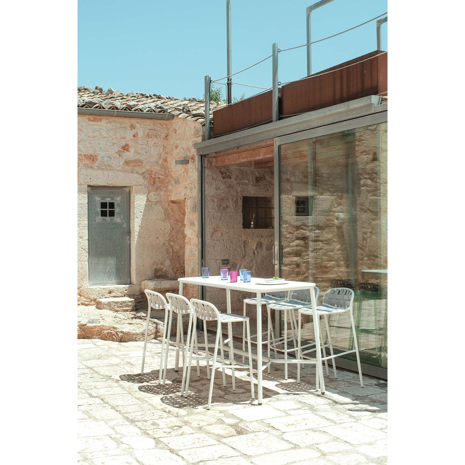 Mange debout YARD Emu