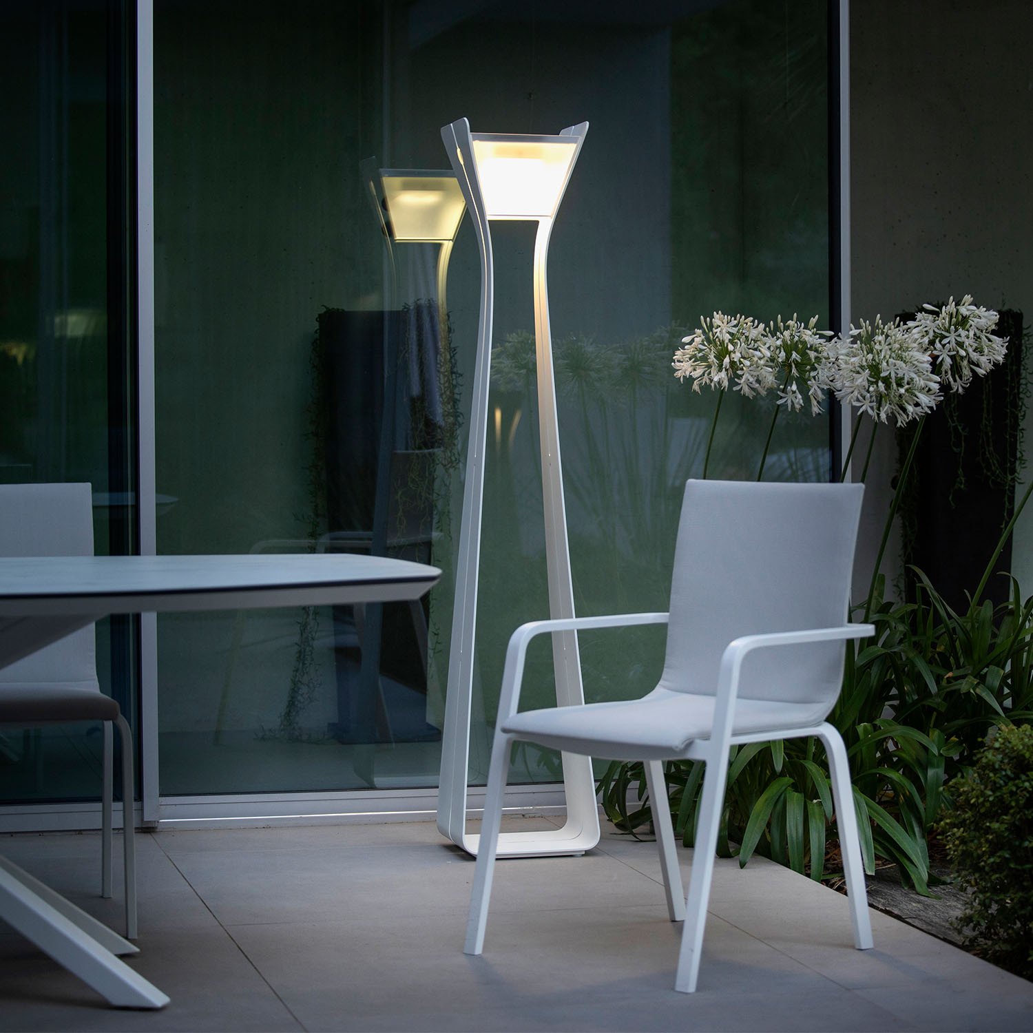 Lampe solaire OSMOZ h110 cm aluminium Les Jardins