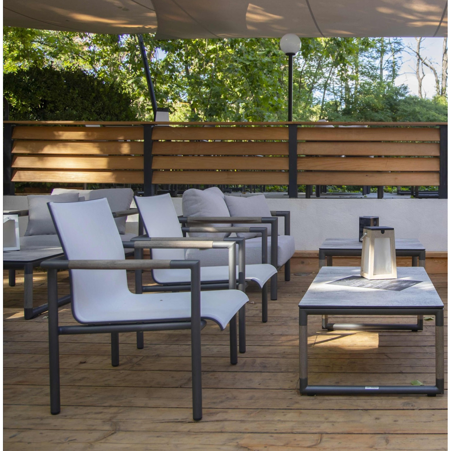 Fauteuil Bas Empilable BASTINGAGE Les Jardins