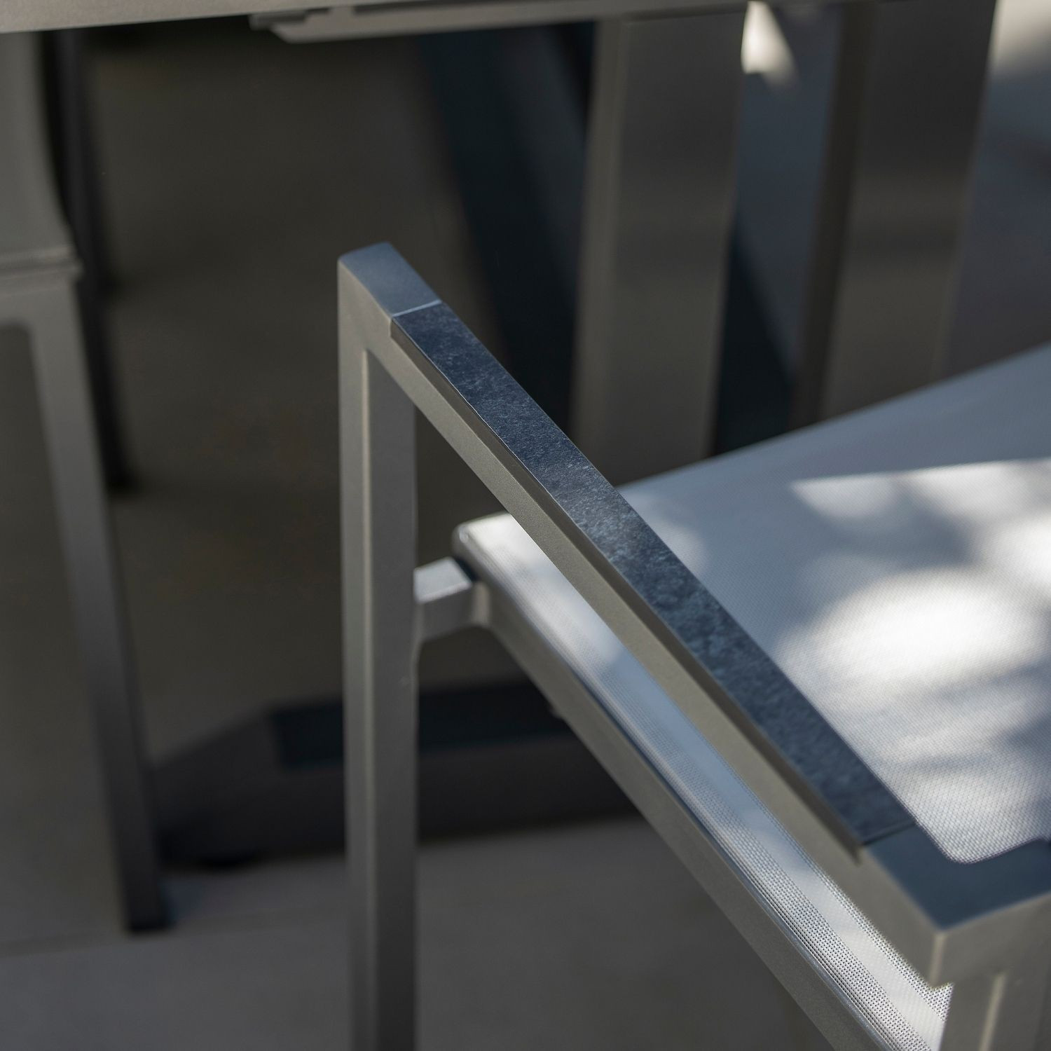 Fauteuil empilable AMAKA Les jardins