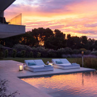 Les Jardins TECKALU white solar illuminated coffee table 