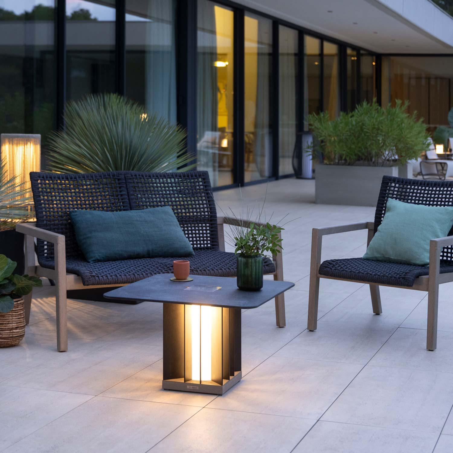  Les Jardins TECKALU solar square illuminated coffee table 