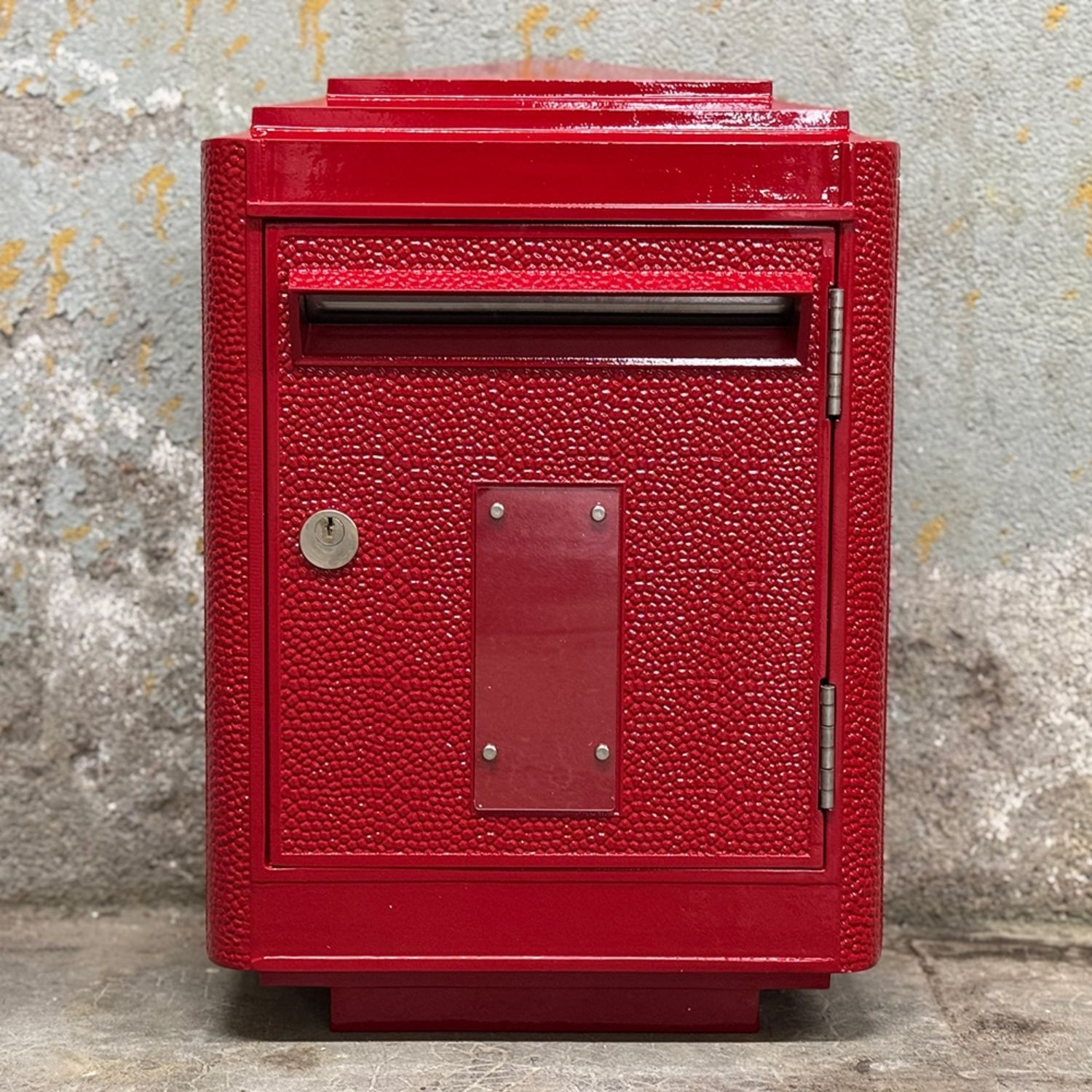 La Boite Jaune 1950 letterbox