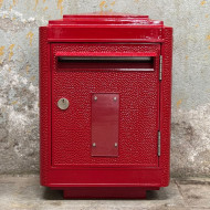 La Boite Jaune 1950 letterbox