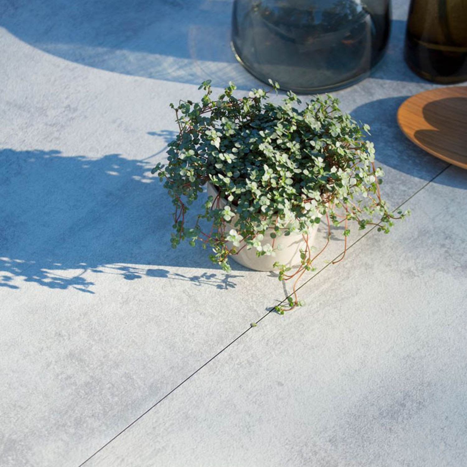 Extendable white balcony table AMAKA Les Jardins