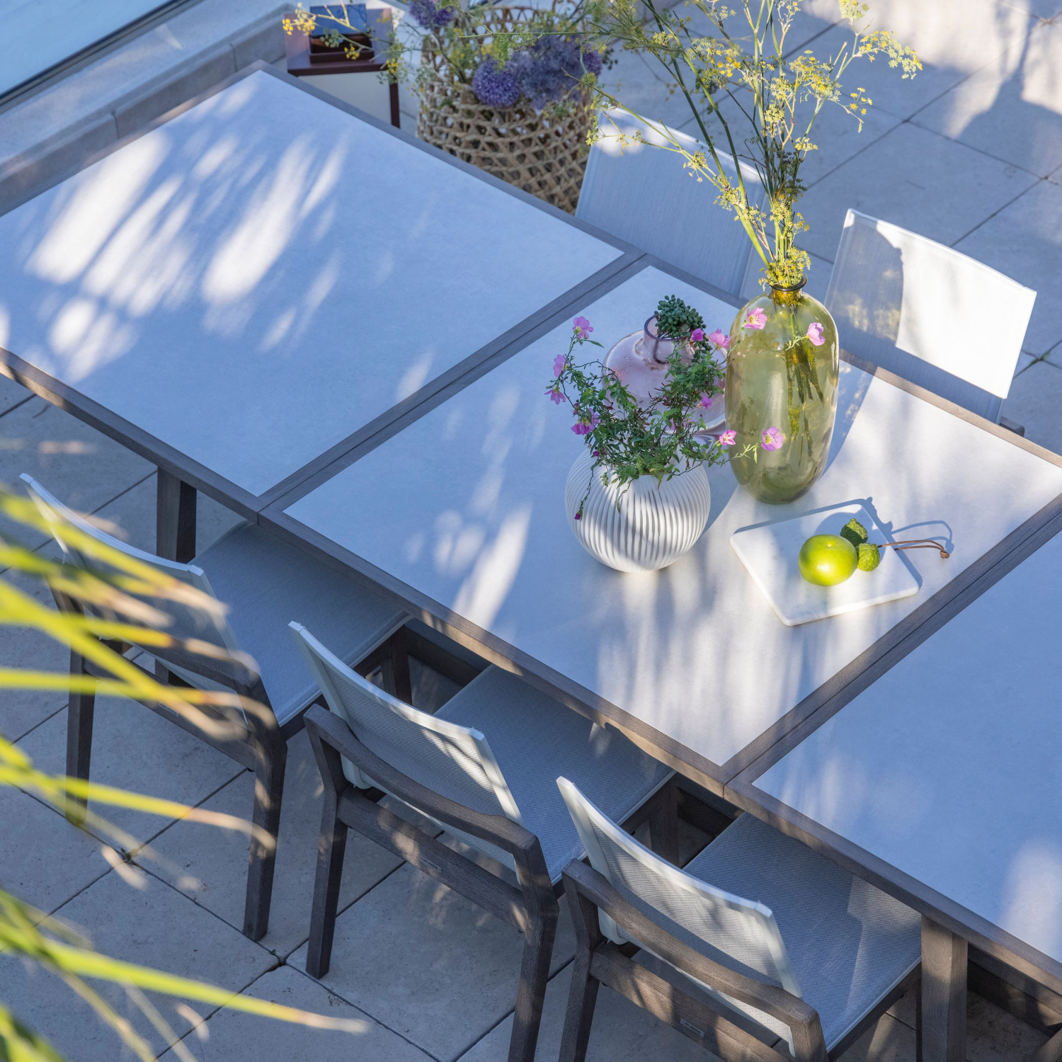 Table extensible 10/12 personnes céramique tadelakt blanc SKAAL Les Jardins
