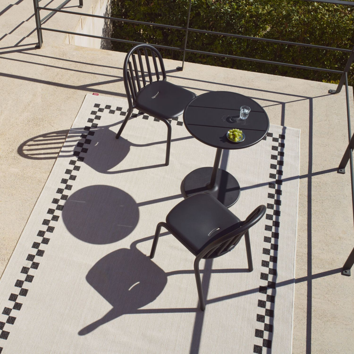 Tapis intérieur extérieur CARPRETTY GRAND Check Border anthracite/crème Fatboy